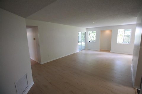 Copropriété à vendre à Orlando, Floride: 2 chambres, 100.15 m2 № 2228306 - photo 3