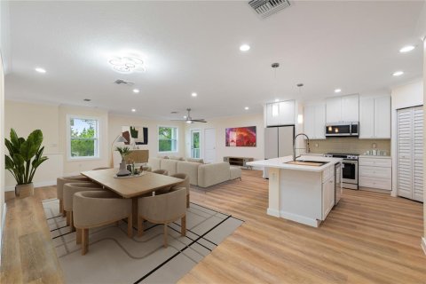 House in New Port Richey, Florida 3 bedrooms, 211.17 sq.m. № 2115484 - photo 4