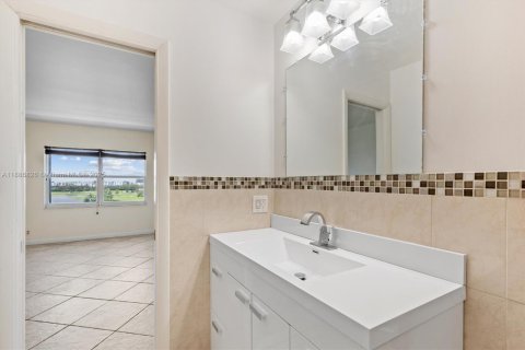 Condo in Hallandale Beach, Florida, 1 bedroom  № 2054078 - photo 20