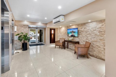 Condo in Hallandale Beach, Florida, 1 bedroom  № 2054078 - photo 22