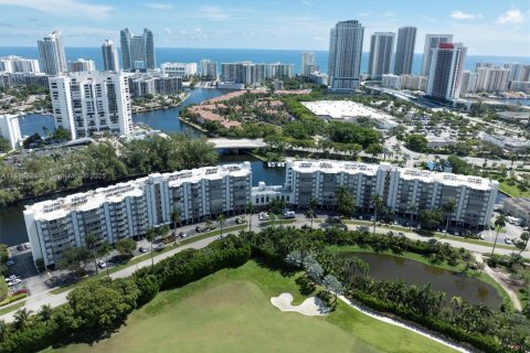 Condo in Hallandale Beach, Florida, 1 bedroom  № 2054078