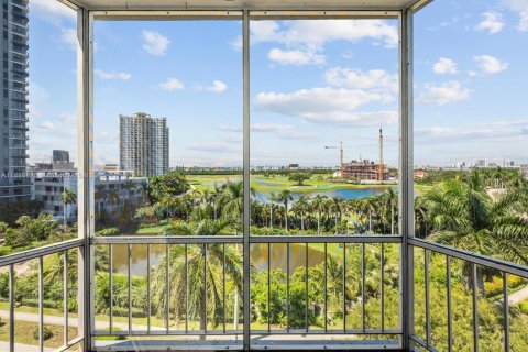 Condo in Hallandale Beach, Florida, 1 bedroom  № 2054078 - photo 9