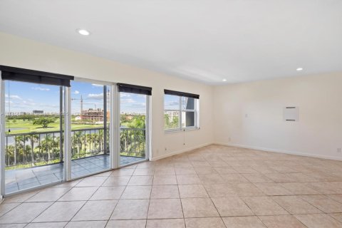 Condo in Hallandale Beach, Florida, 1 bedroom  № 2054078 - photo 4