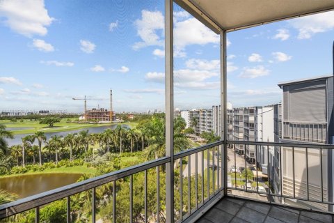 Condo in Hallandale Beach, Florida, 1 bedroom  № 2054078 - photo 10