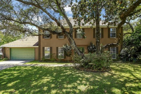 House in Mary Esther, Florida 4 bedrooms, 274.06 sq.m. № 560625 - photo 1