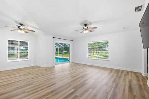 House in Port St. Lucie, Florida 4 bedrooms, 243.78 sq.m. № 2289074 - photo 19