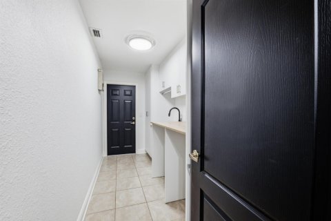 House in Port St. Lucie, Florida 4 bedrooms, 243.78 sq.m. № 2289074 - photo 17
