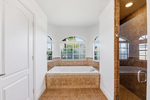 House in Port St. Lucie, Florida 4 bedrooms, 243.78 sq.m. № 2289074 - photo 14