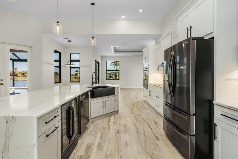 Villa ou maison à vendre à Punta Gorda, Floride: 3 chambres, 221.11 m2 № 2115818 - photo 4