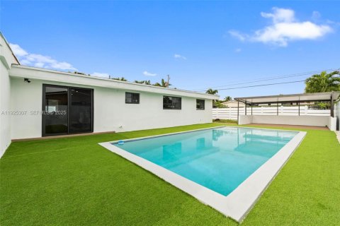 Купить виллу или дом в Холливуд, Флорида 4 спальни, № 1990506 - фото 1
