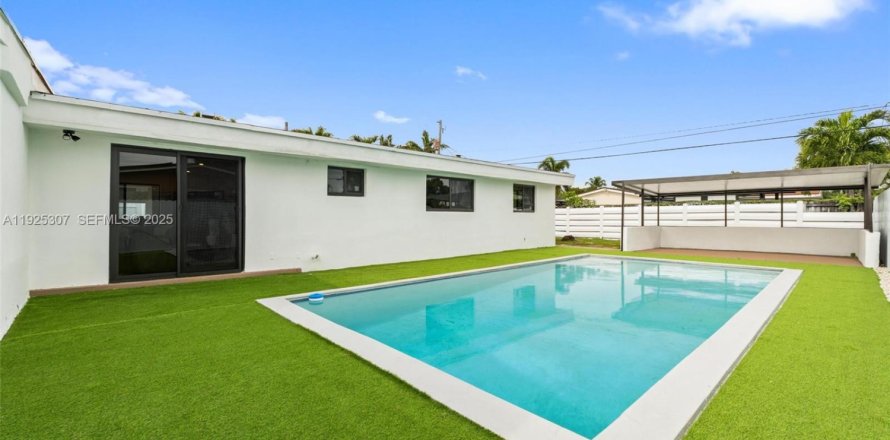 Дом в Холливуд, Флорида 4 спальни № 1990506