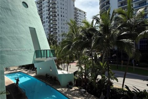 Copropriété à vendre à Miami Beach, Floride: 2 chambres, 157.93 m2 № 1939379 - photo 26