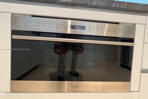 Condo in Miami, Florida, 1 bedroom № 1942962 - photo 13