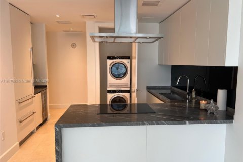 Condo in Miami, Florida, 1 bedroom № 1942962 - photo 14