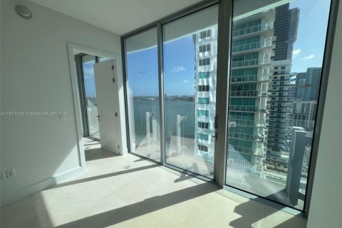 Condo in Miami, Florida, 1 bedroom № 1942962 - photo 6