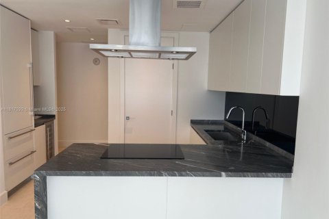 Condo in Miami, Florida, 1 bedroom № 1942962 - photo 11