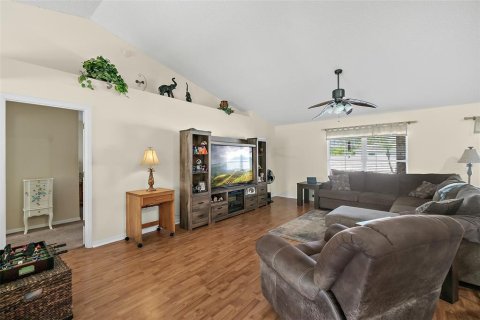 House in Palm Coast, Florida 4 bedrooms, 206.8 sq.m. № 1873278 - photo 12