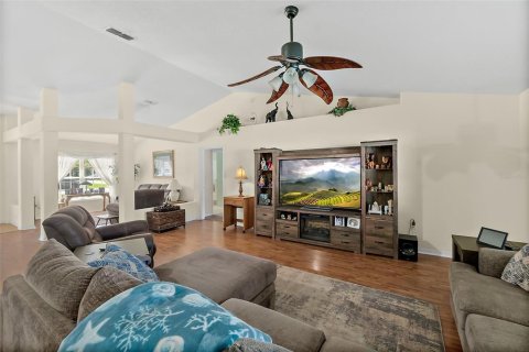 House in Palm Coast, Florida 4 bedrooms, 206.8 sq.m. № 1873278 - photo 13