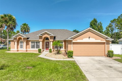 House in Palm Coast, Florida 4 bedrooms, 206.8 sq.m. № 1873278 - photo 1