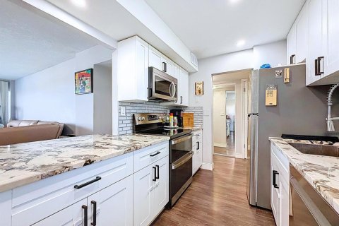 Copropriété à vendre à Pompano Beach, Floride: 2 chambres, 112.41 m2 № 2147282 - photo 2
