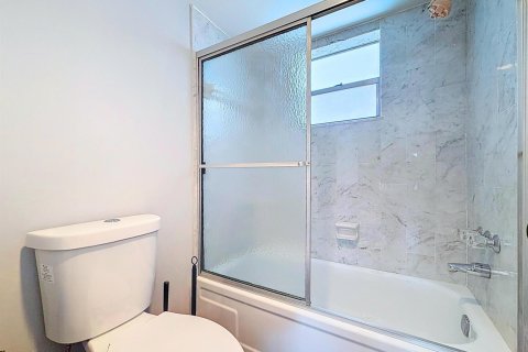 Copropriété à vendre à Pompano Beach, Floride: 2 chambres, 112.41 m2 № 2147282 - photo 7