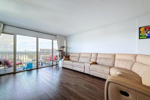 Copropriété à vendre à Pompano Beach, Floride: 2 chambres, 112.41 m2 № 2147282 - photo 11