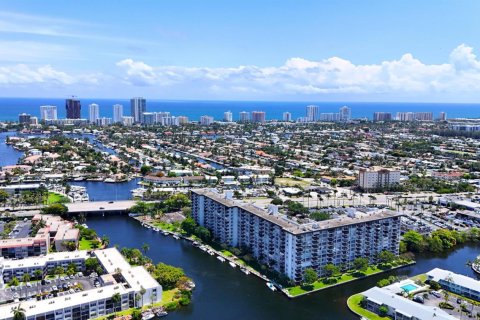 Copropriété à vendre à Pompano Beach, Floride: 2 chambres, 112.41 m2 № 2147282 - photo 30
