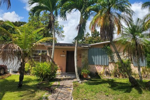 Casa en Miami, Florida 3 dormitorios, 117.8 m2 № 2090822