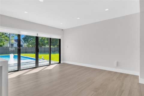 Villa ou maison à vendre à Miami, Floride: 5 chambres, 315.5 m2 № 2000155 - photo 4