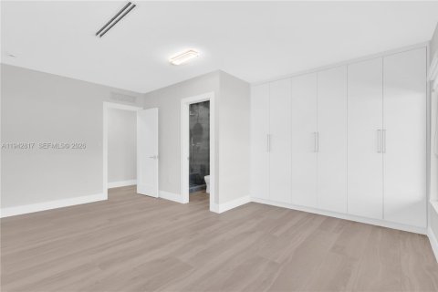 Villa ou maison à vendre à Miami, Floride: 5 chambres, 315.5 m2 № 2000155 - photo 13