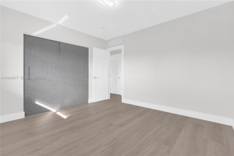 Villa ou maison à vendre à Miami, Floride: 5 chambres, 315.5 m2 № 2000155 - photo 16