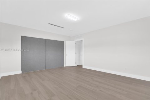 Villa ou maison à vendre à Miami, Floride: 5 chambres, 315.5 m2 № 2000155 - photo 19