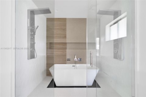 Villa ou maison à vendre à Miami, Floride: 5 chambres, 315.5 m2 № 2000155 - photo 11