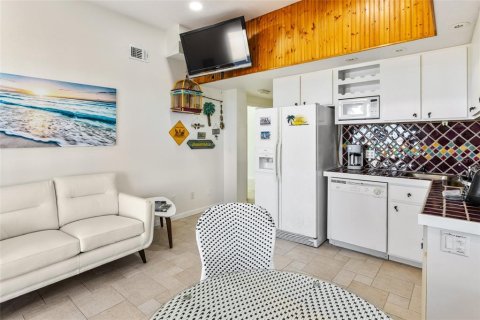 House in New Smyrna Beach, Florida 4 bedrooms, 170.2 sq.m. № 2110265 - photo 30
