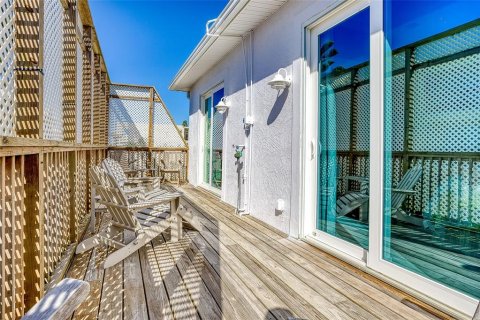 House in New Smyrna Beach, Florida 4 bedrooms, 170.2 sq.m. № 2110265 - photo 19