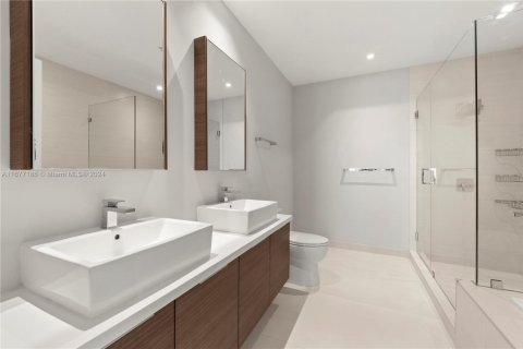 Condominio en venta en Miami, Florida, 3 dormitorios, 136.57 m2 № 1729839 - foto 10