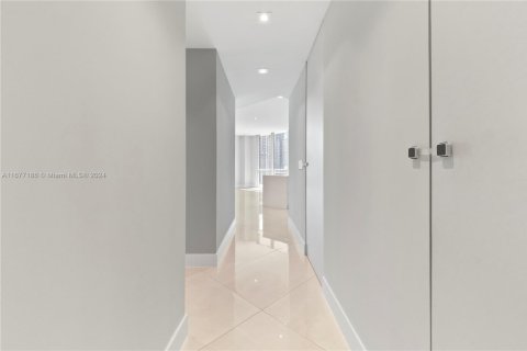 Condominio en venta en Miami, Florida, 3 dormitorios, 136.57 m2 № 1729839 - foto 4