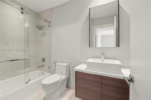 Condominio en venta en Miami, Florida, 3 dormitorios, 136.57 m2 № 1729839 - foto 16