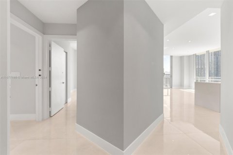Condominio en venta en Miami, Florida, 3 dormitorios, 136.57 m2 № 1729839 - foto 5