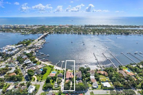 Casa en venta en Lantana, Florida, 5 dormitorios, 487.18 m2 № 710490 - foto 1