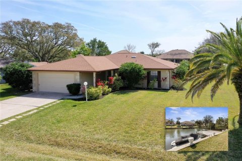House in Palm Coast, Florida 3 bedrooms, 158.58 sq.m. № 1527107 - photo 1