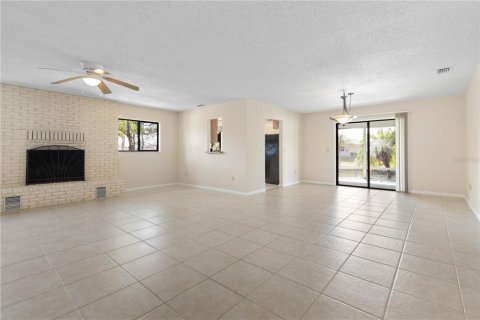 House in Palm Coast, Florida 3 bedrooms, 158.58 sq.m. № 1527107 - photo 12