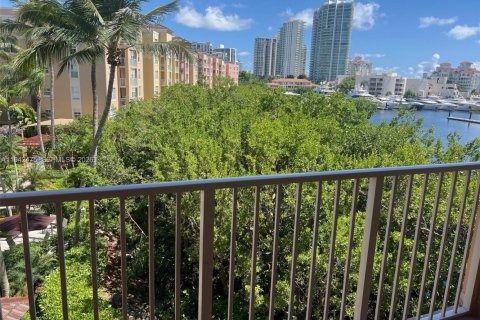 Condo in Aventura, Florida, 3 bedrooms  № 1999969 - photo 2