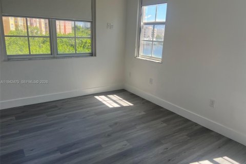 Condo in Aventura, Florida, 3 bedrooms  № 1999969 - photo 6