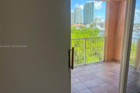 Condo in Aventura, Florida, 3 bedrooms  № 1999969 - photo 4