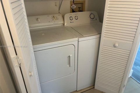 Condo in Aventura, Florida, 3 bedrooms  № 1999969 - photo 22