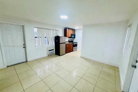 Immobilier commercial à vendre à Homestead, Floride: 83.61 m2 № 2010297 - photo 2