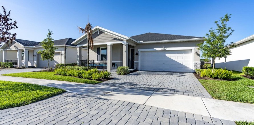 House in Port St. Lucie, Florida 4 bedrooms, 178 sq.m. № 2146742