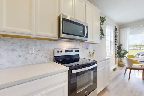 House in Port St. Lucie, Florida 4 bedrooms, 178 sq.m. № 2146742 - photo 19