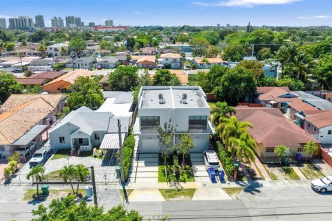 Townhouse in Miami, Florida 3 bedrooms № 1726083 - photo 3